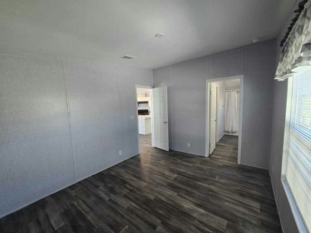 Building Photo - 1400 Banana Rd