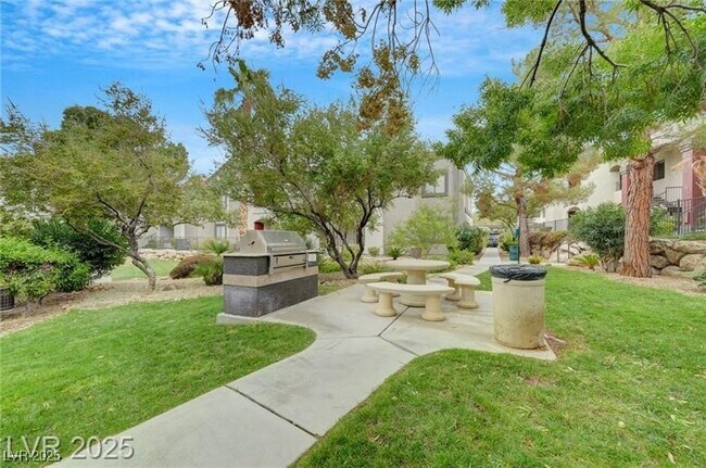 Primary Photo - 950 Seven Hills Dr