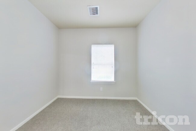 Building Photo - 2122 Hackberry Bank Ln