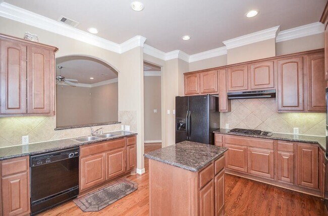 Building Photo - 3042 Royal Oaks Crest