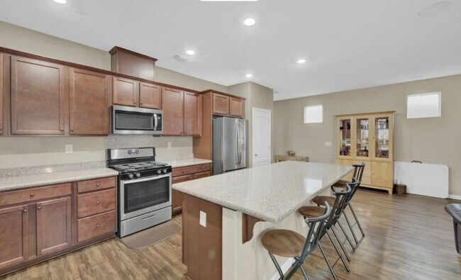 Building Photo - Stunning Natomas 5/3! PLEASE READ ENTIRE A...