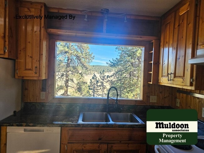 Building Photo - Coming soon! Beautifully remodeled 3 bedro...