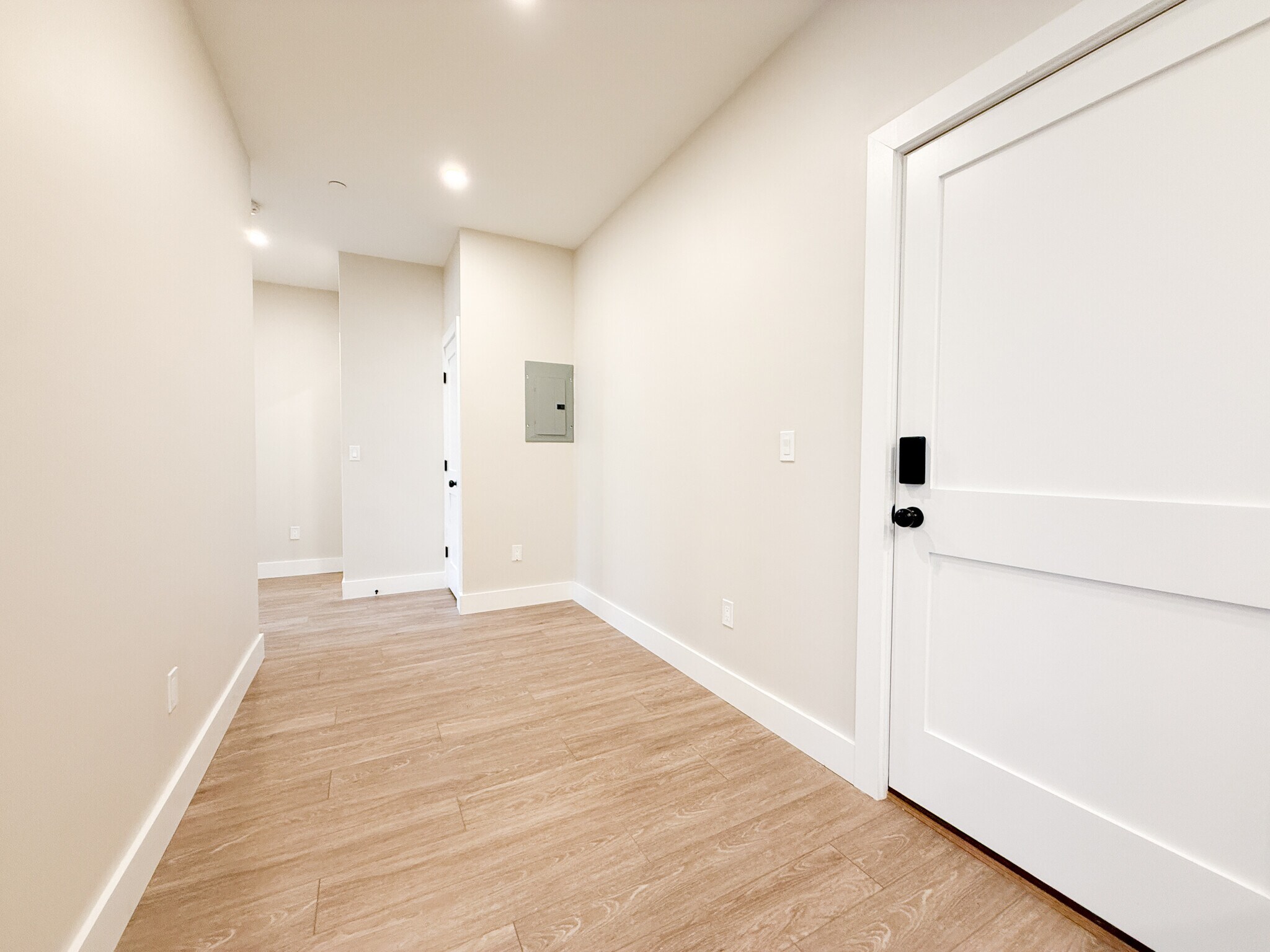 Building Photo - 58 River St