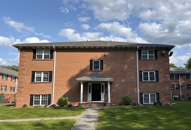 Primary Photo - 52 Leonard Rd