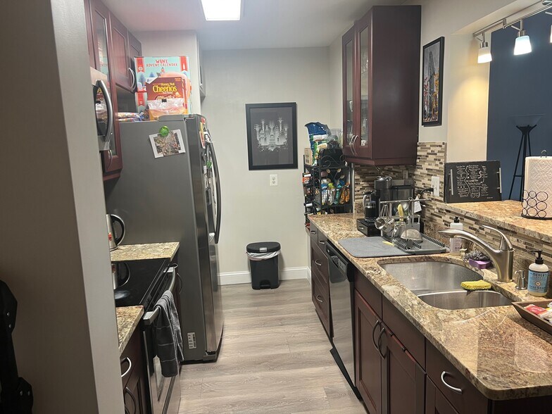 Building Photo - 5500 Holmes Run Pky