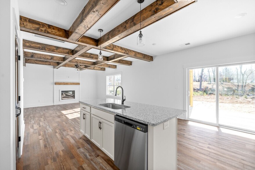 Building Photo - 602 Eva Dr