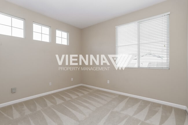 Building Photo - 4202 Mockingbird Ct
