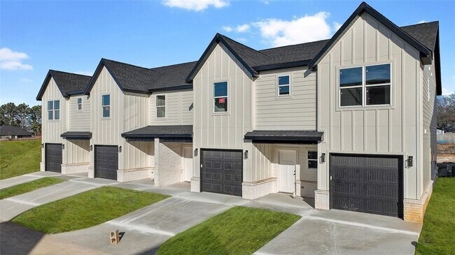 Building Photo - 1702 Cuppett Cir