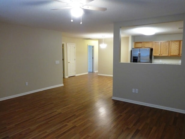 Building Photo - 1201 Catbird Ct