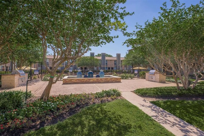 Building Photo - 15330 Ella Blvd Blvd