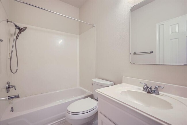 Building Photo - 2114 Cliffs Edge Dr