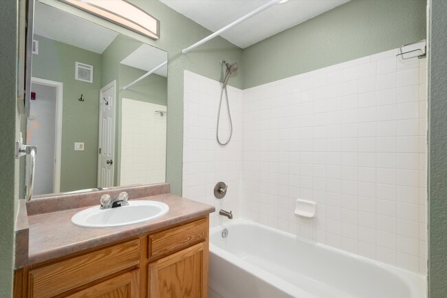 Building Photo - 905 S Zeno Way