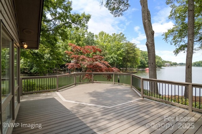 Building Photo - 449 Windward Dr