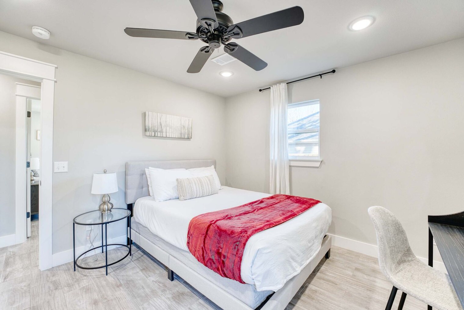 Building Photo - 214 NW L St