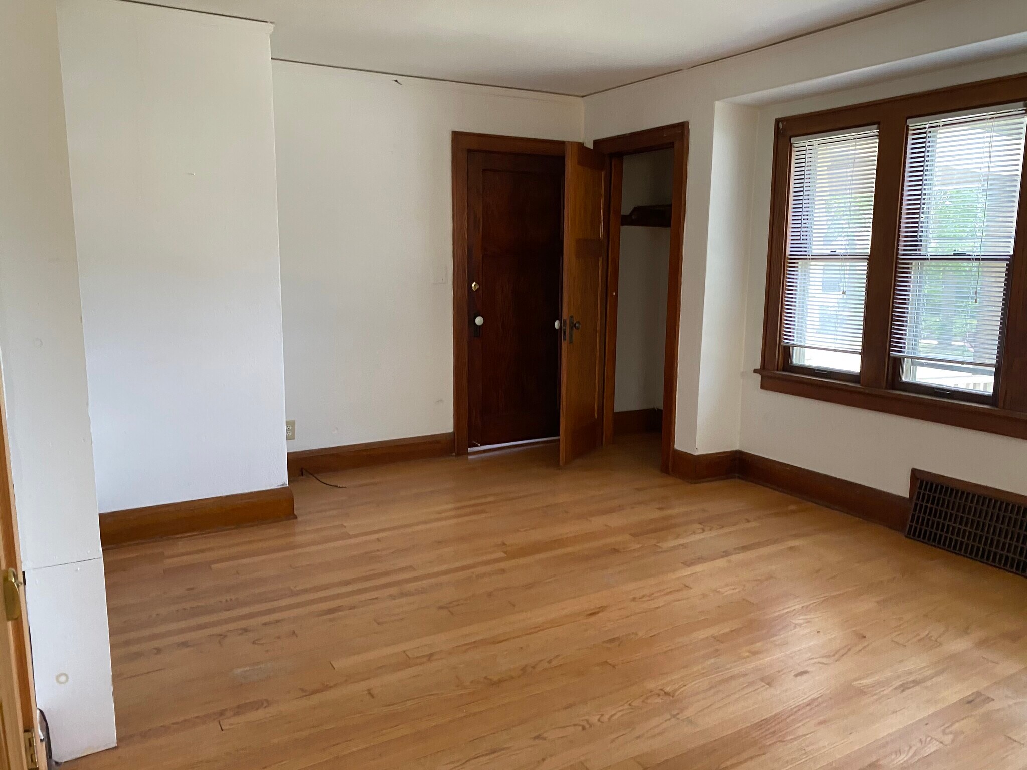 Building Photo - 3078 N Bartlett Ave