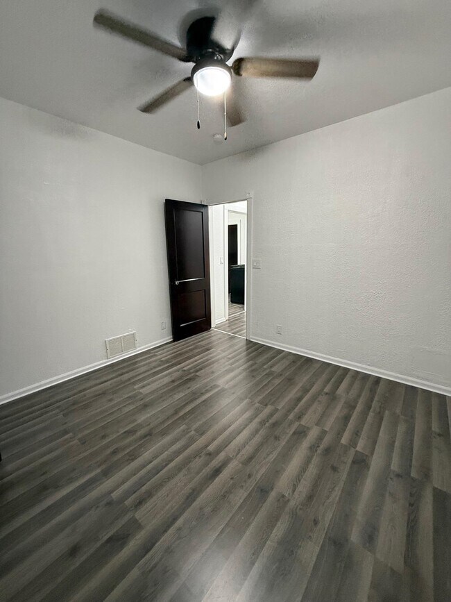 Building Photo - 1211 21st Pl