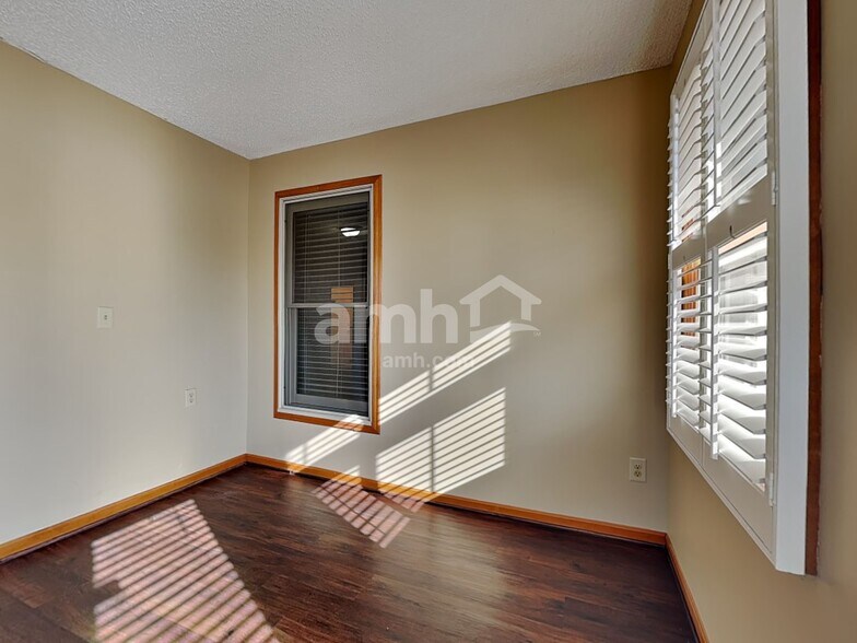 Building Photo - 110 Justin Pl