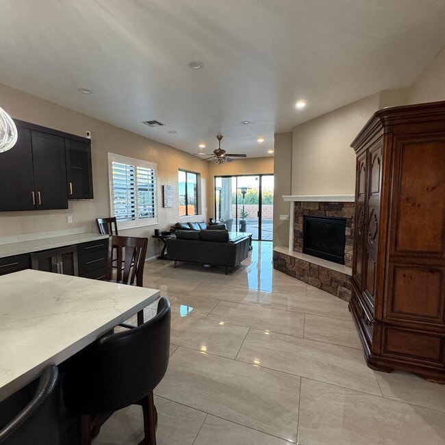 Building Photo - 1111 Vista De Los Alamos