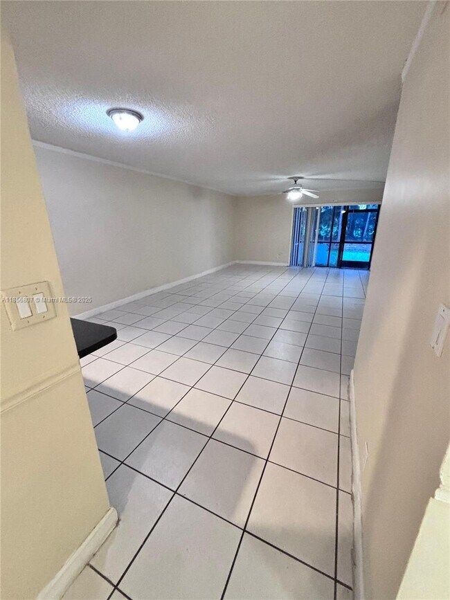 Building Photo - 430 Commodore Dr