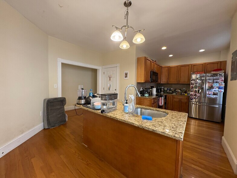 Building Photo - 184 Saint Paul St