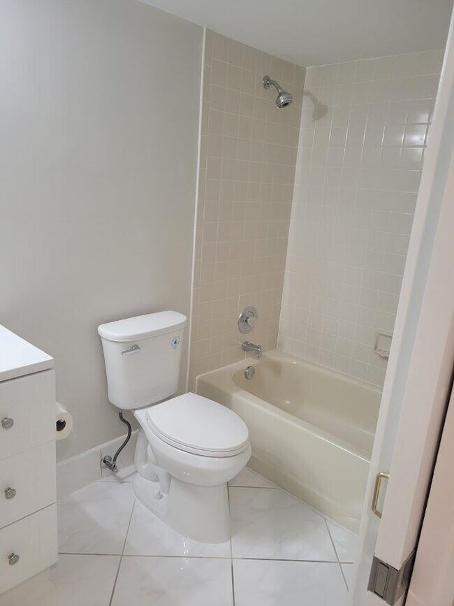 Building Photo - 7301 Amberly Ln