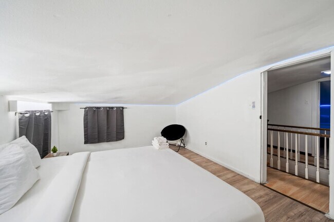 Building Photo - 21 Lord Ave