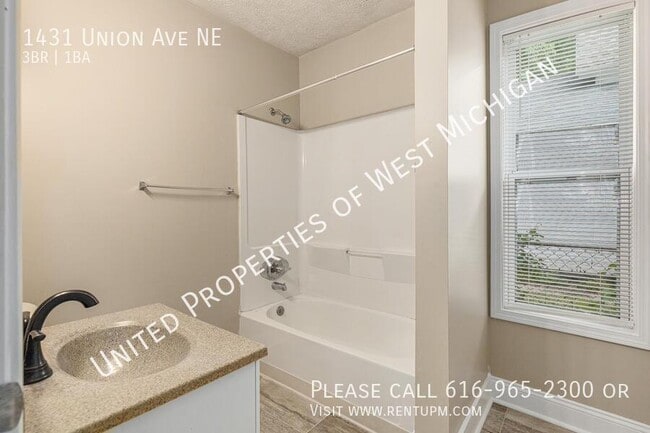 Building Photo - 1431 Union Ave NE