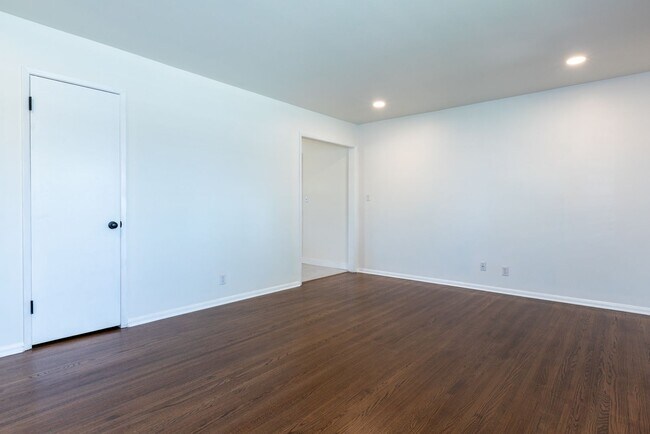 Building Photo - 3 Bed 1.5 Bath in Great Midtown Location!