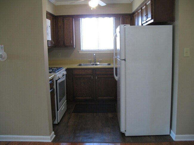 Building Photo - 709 W 65th St