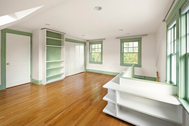 Building Photo - 113 Cushing Ave