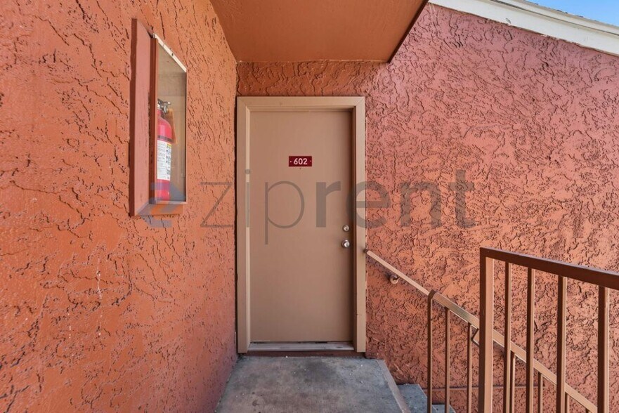 Building Photo - Unit 602