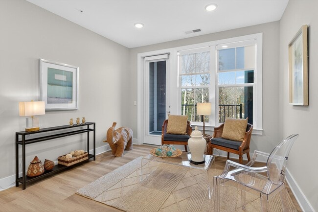 Building Photo - 76 Old Mill Bottom Rd N