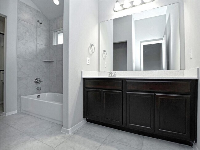 Building Photo - 208 Trailside Ln