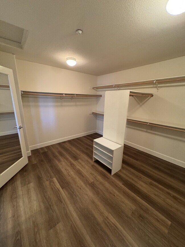 Building Photo - Beautiful 4 Bedroom, 3 Full Bath in Perfec...