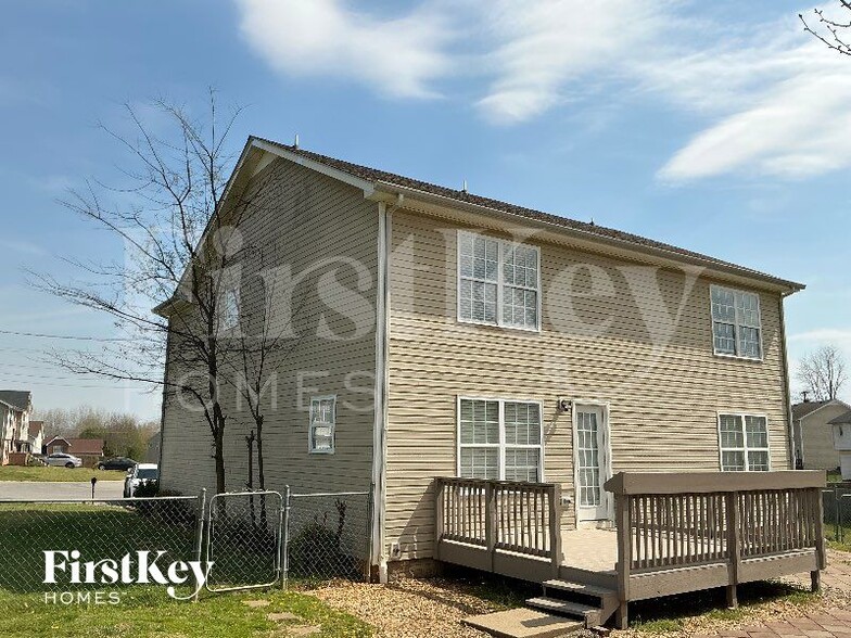 Building Photo - 900 Fisher Ct