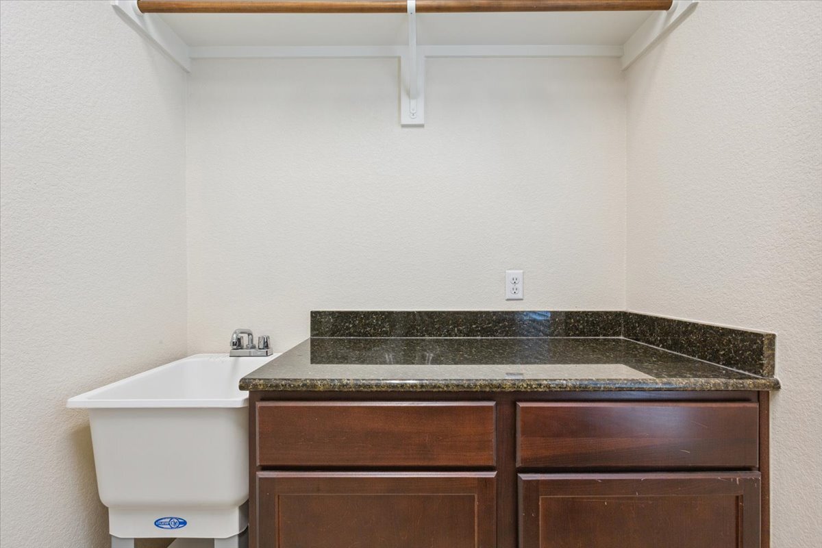 Building Photo - 10856 Burnham Dr