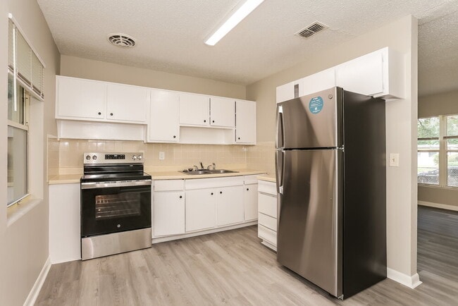 Building Photo - 2434 Quail Ave