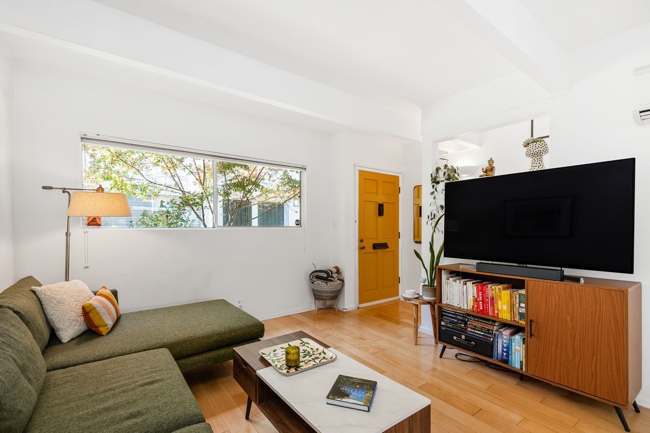 Building Photo - 4040 Grand View Blvd