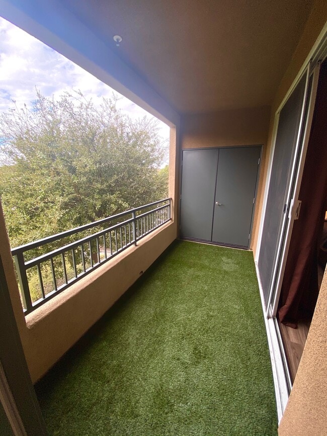 Building Photo - 1875 Baudouin Pl