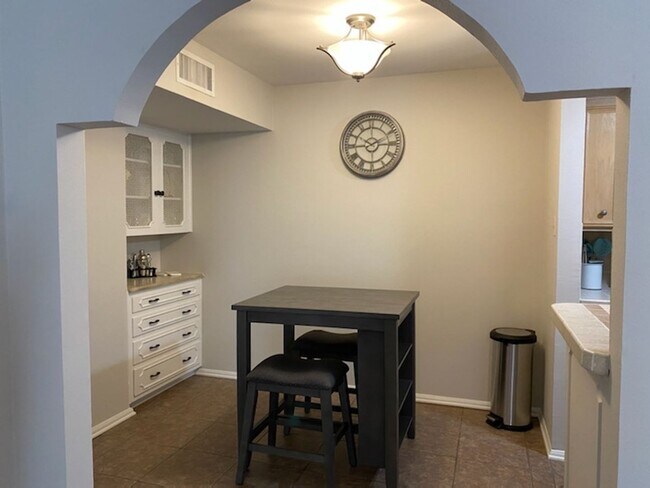 Building Photo - Coming Soon 1 Bed