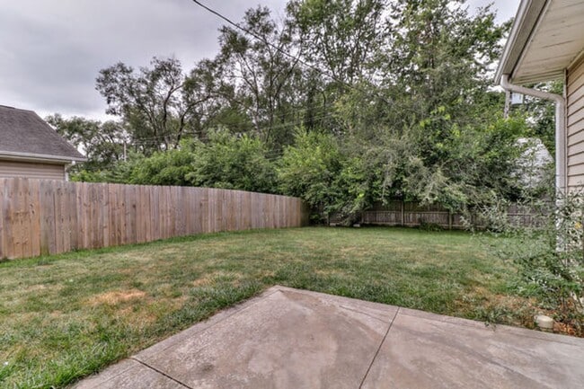 Building Photo - Spacious 3 bedroom, 1 bath home in Urbana ...