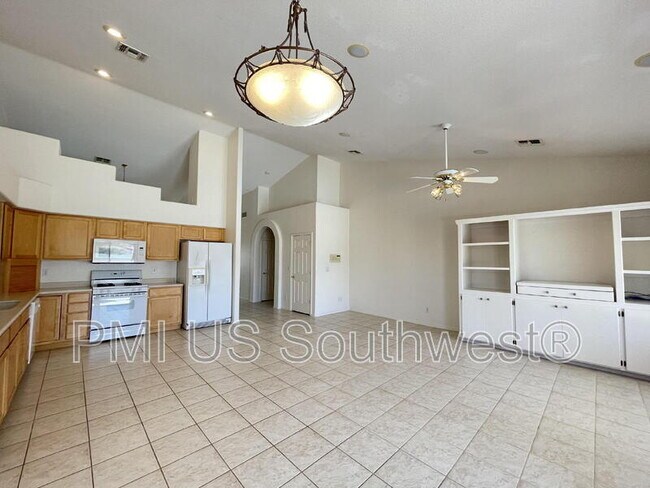 Building Photo - 3300 Ridge View Ave