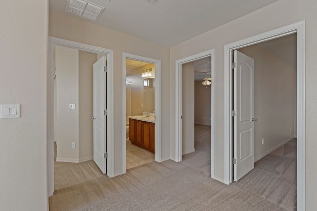 Building Photo - Gorgeous 4 Bedroom Home in Phoenix!