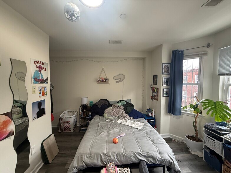 Building Photo - 1836 N Bouvier St