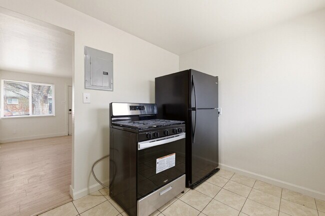 Building Photo - Remodeled 1 Bedroom 1 Bathroom with Easy Access  to Aurora Central and Downtown Denver!