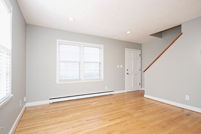 Building Photo - Nicely Updated Duplex Near UVA Medical Center