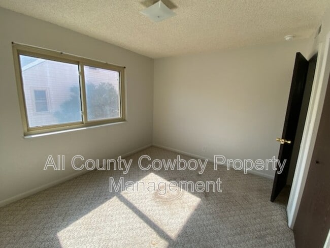 Building Photo - 267 N 8th St