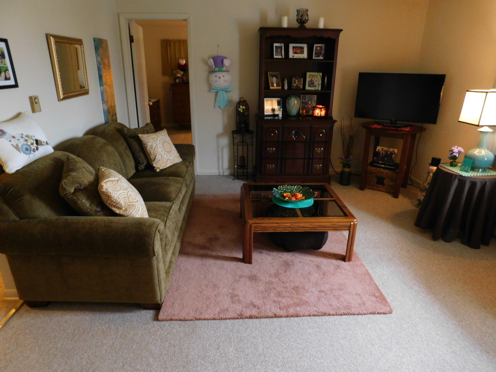 Liing Room - 1553 W Grandview Blvd
