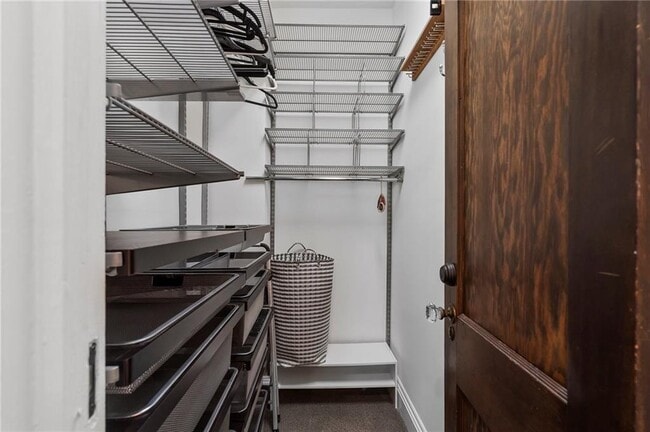 Building Photo - 663 Yorkshire Rd NE