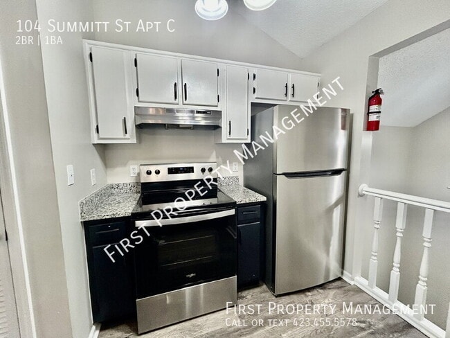 Building Photo - 104 Summitt St